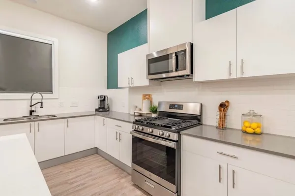 $2,300 | 10211 Las Nubes Avenue, Houston, TX 77075