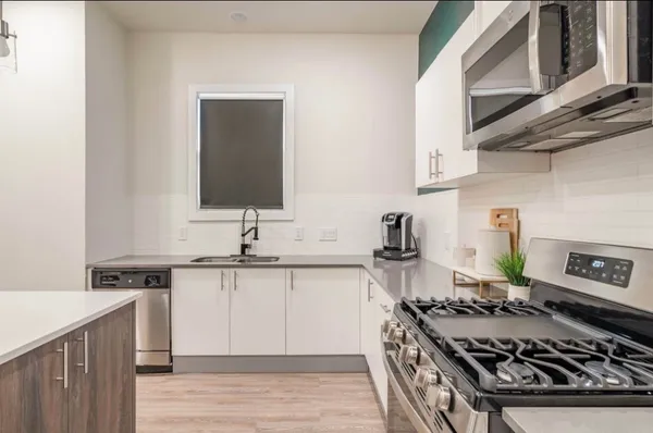 $2,300 | 10211 Las Nubes Avenue, Houston, TX 77075