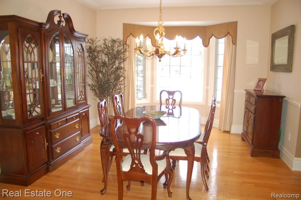 476 Oakbridge Drive Rochester, MI 48306 - Photo 7 of 38 DINING.jpg
