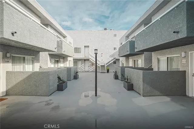 a view of entryway and hall