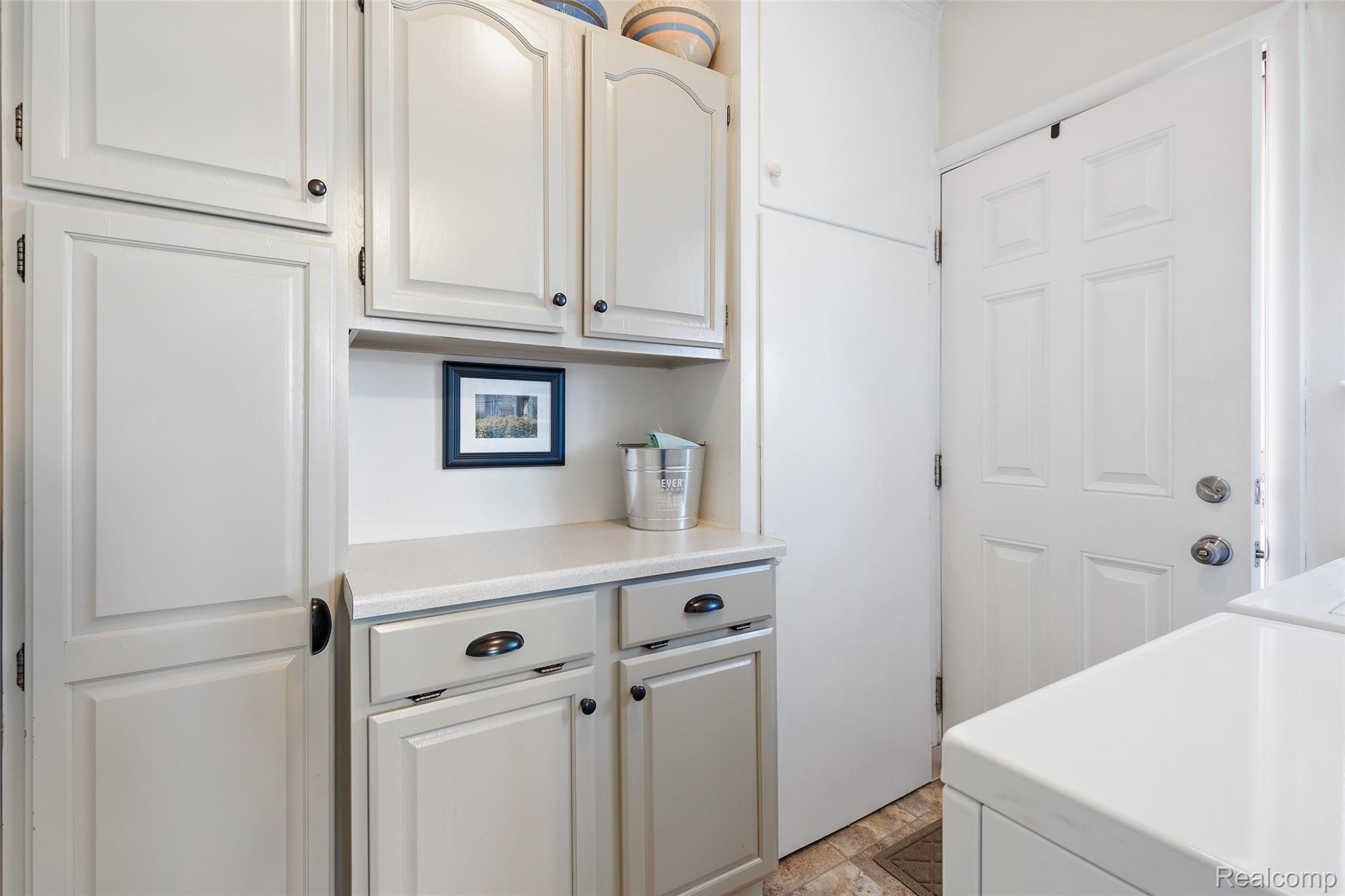 327 West Maple Road Clawson, MI 48017 - Photo 16 of 26 327 W Maple-22.jpg