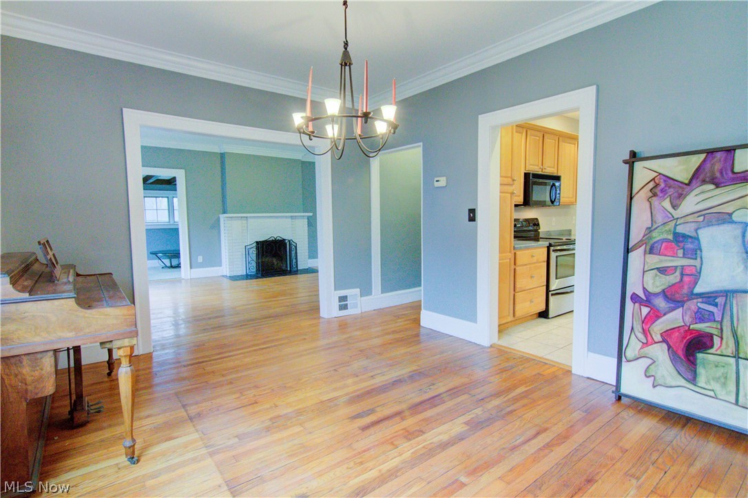 3729 Woodridge Road Cleveland, OH 44121 - Photo 6 of 35 Gallery Image 6