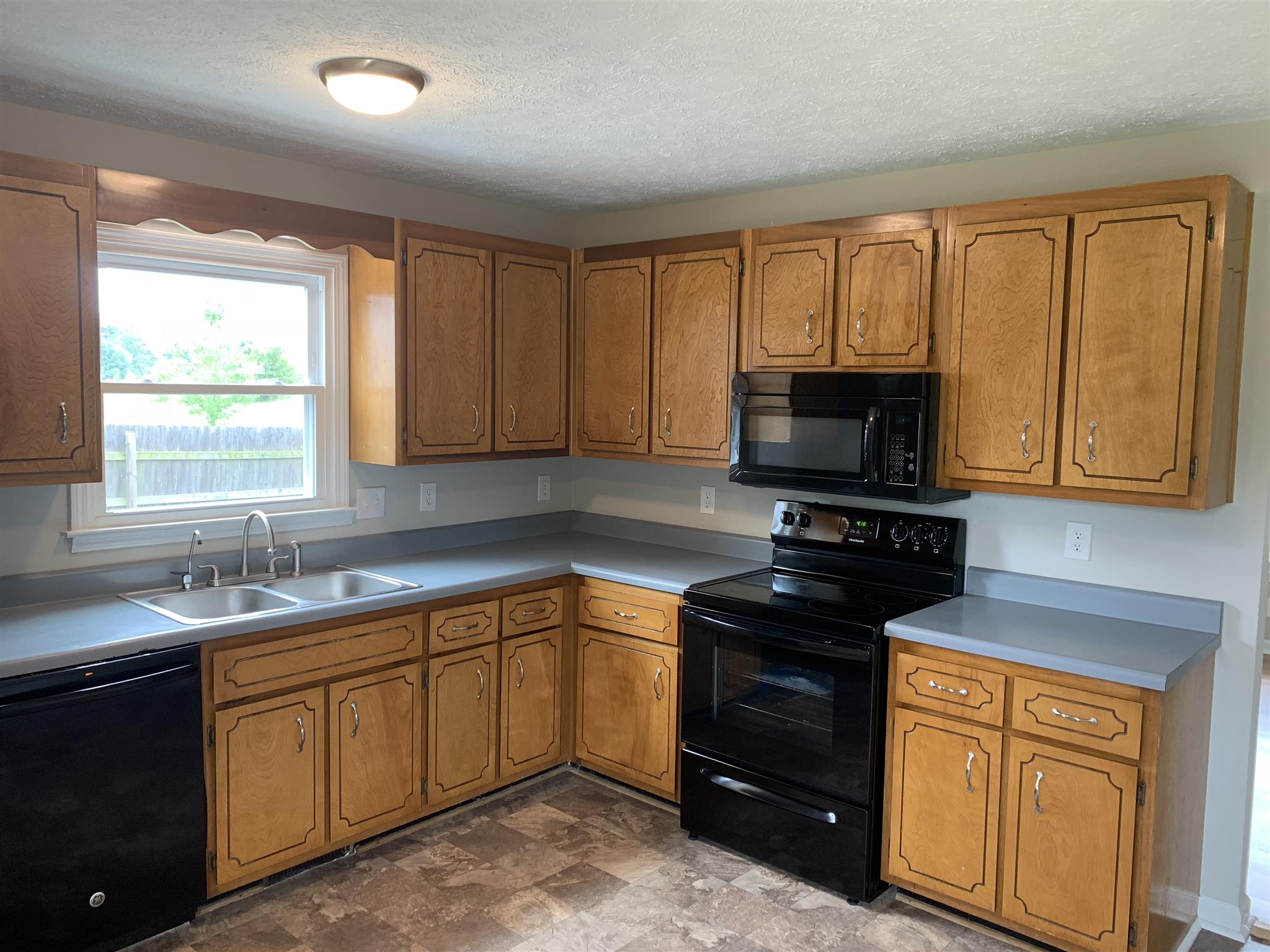 426 Jordan Road Clarksville, TN 37042 - Photo 3 of 22 Gallery Image 3