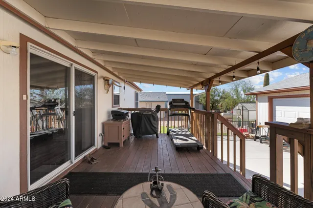 a view of a livingroom with furniture
