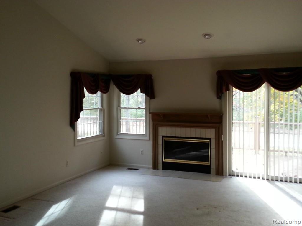 255 Marmoor Court, Unit 22 Rochester, MI 48309 - Photo 3 of 6 255-3.jpg