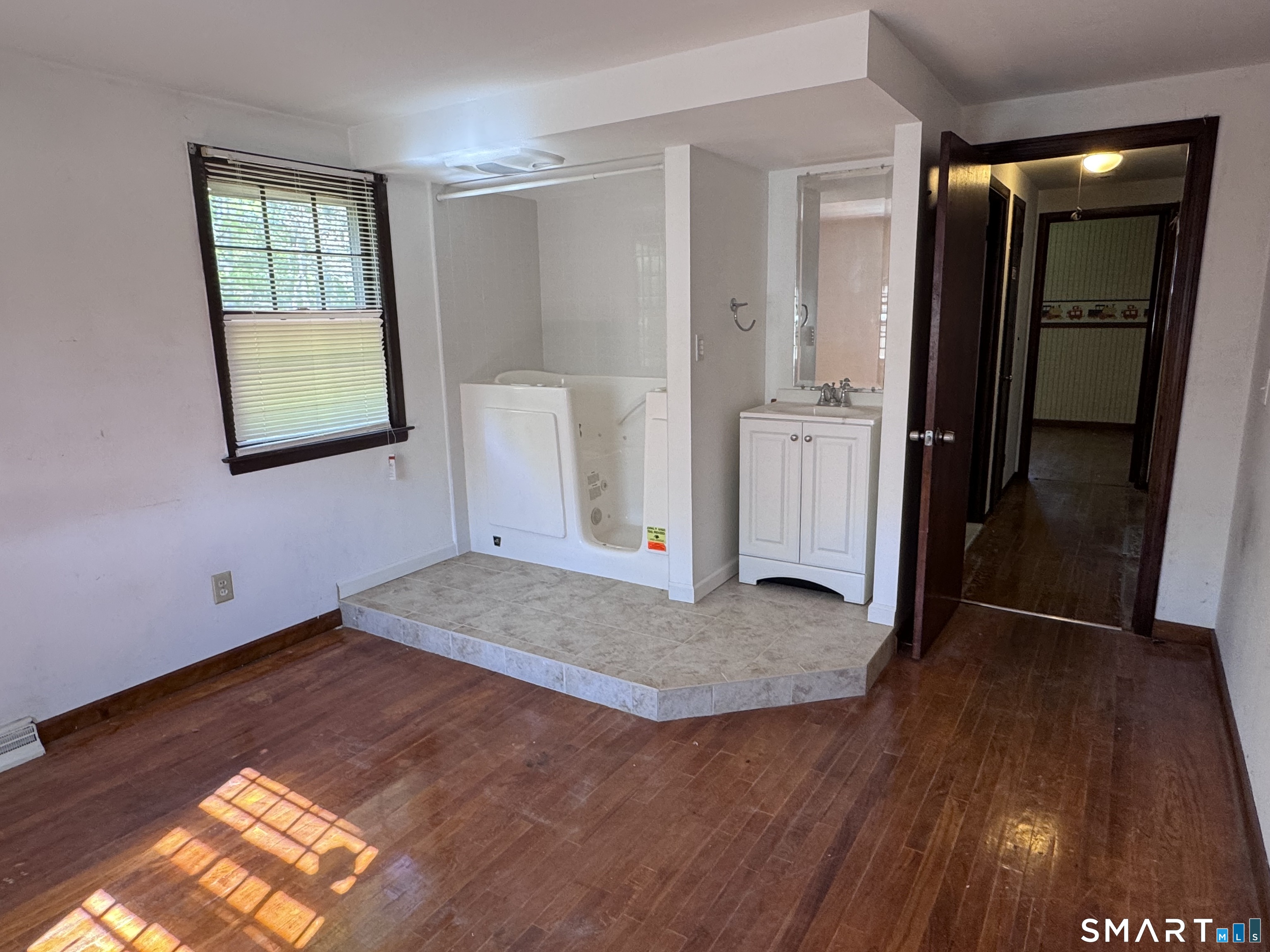 33 Thomas Street Windsor Locks, CT 06096 - Photo 19 of 33