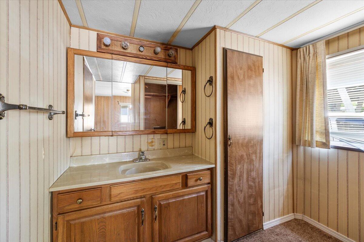 2252 Table Rock Road, Unit SPC 13 Medford, OR 97501 - Photo 7 of 15 08-CI_8210
