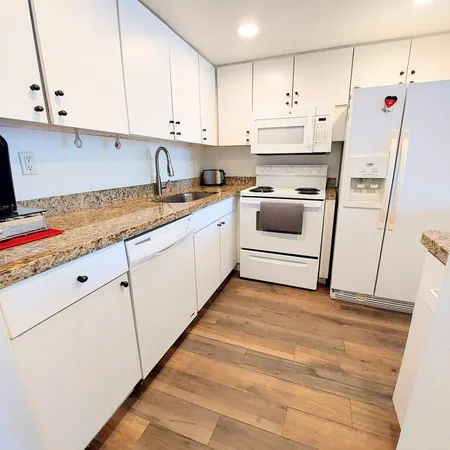 $1,925 | 1830 Embassy Drive, Unit 306, West Palm Beach, FL 33401