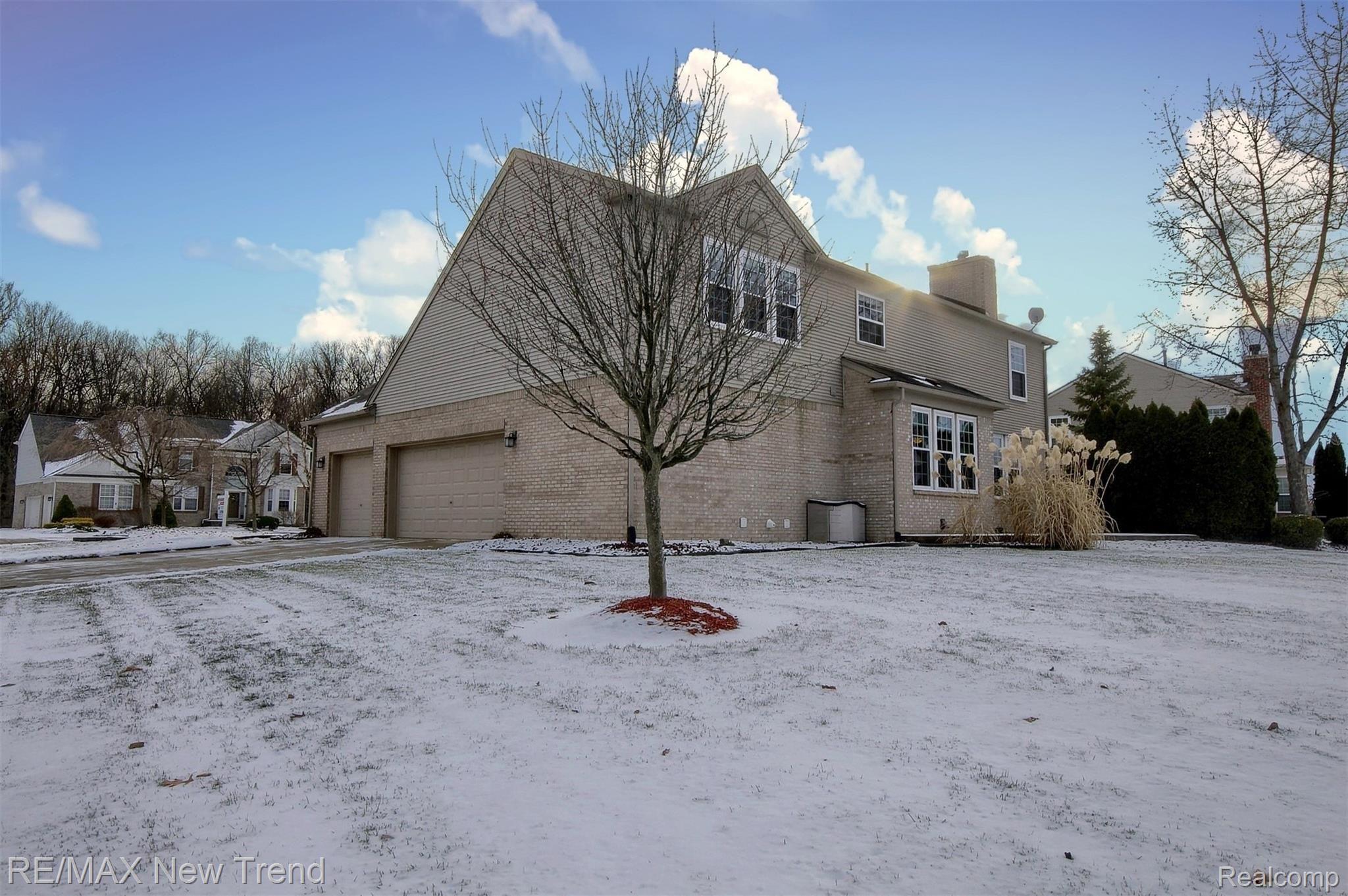 48580 Rockefeller Drive Canton, MI 48188 - Photo 29 of 30 29-Rear 2nd View.jpg