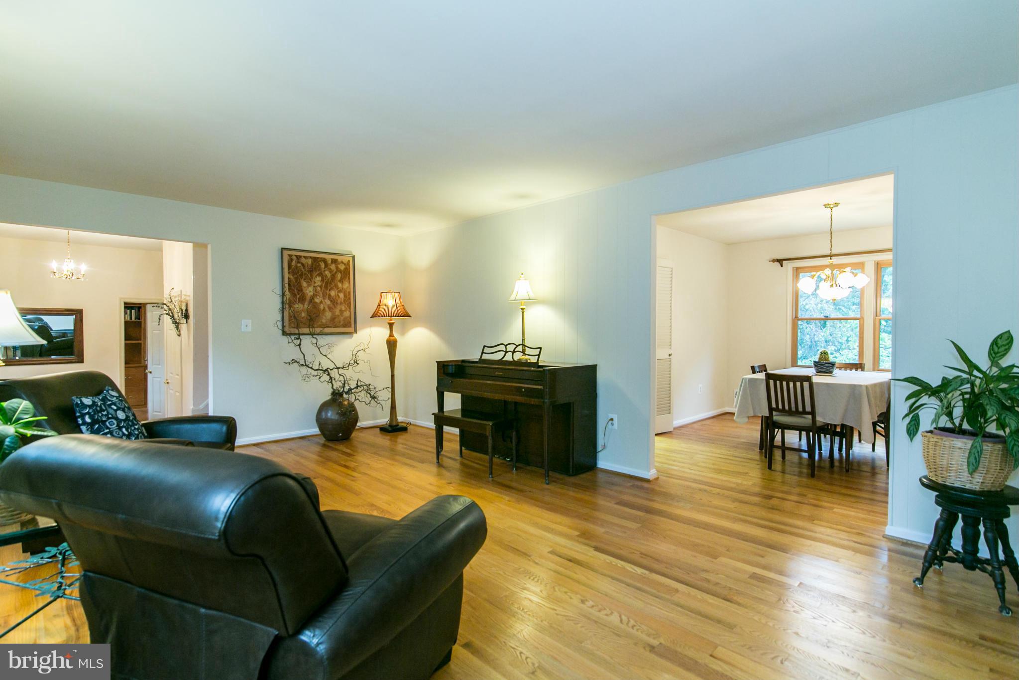 8000 West Point Drive Springfield, VA 22153 - Photo 8 of 30 Living Room with Hardwood