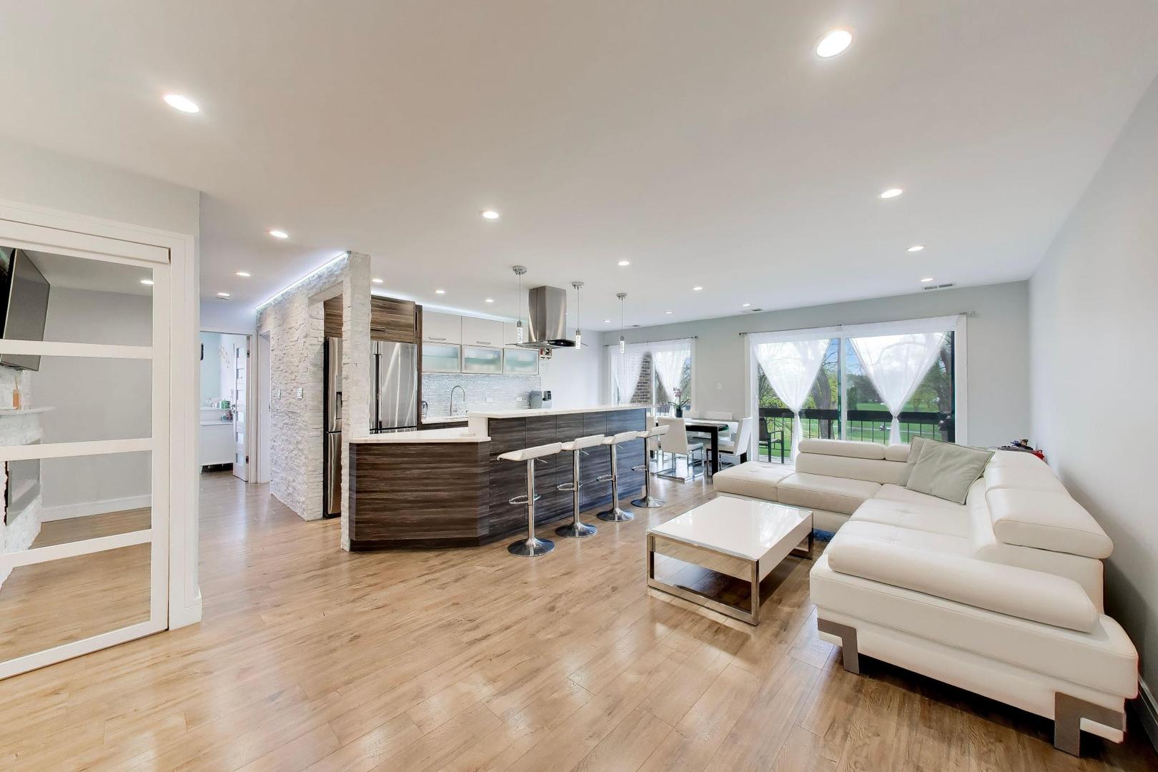 1400 North Elmhurst Road, Unit 319 Mount Prospect, IL 60056 - Photo 5 of 25