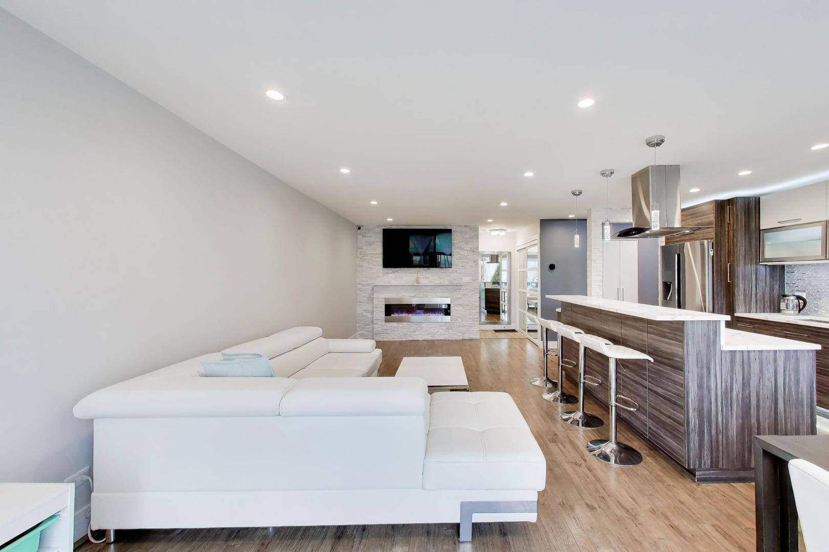 1400 North Elmhurst Road, Unit 319 Mount Prospect, IL 60056 - Photo 7 of 25