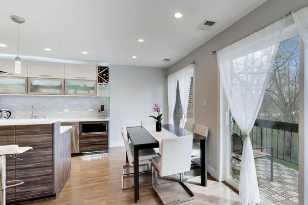 $299,900 | 1400 North Elmhurst Road, Unit 319, Mount Prospect, IL 60056
