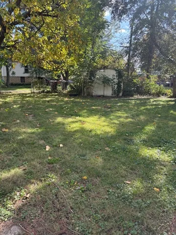 a view of a yard with a tree