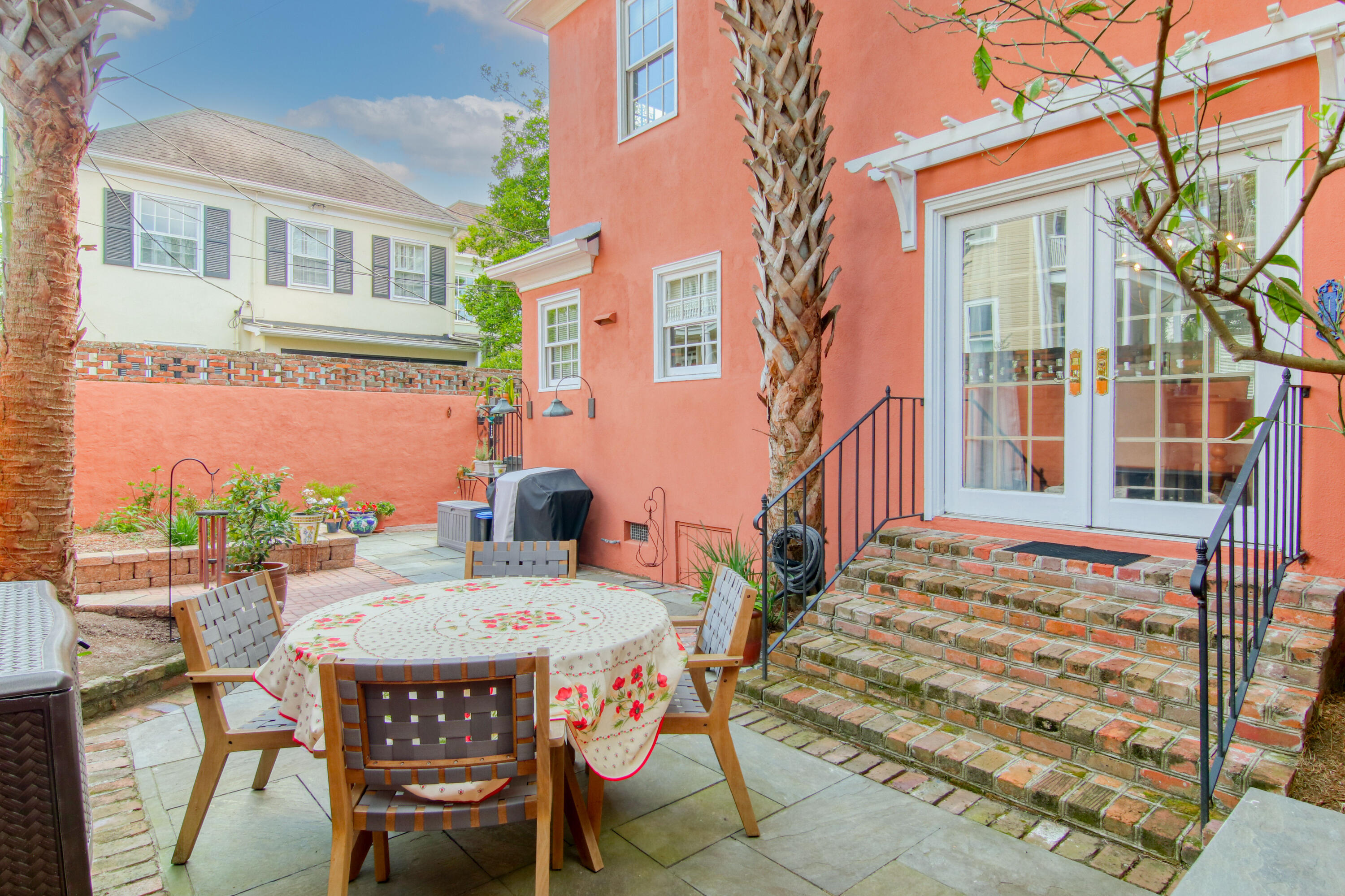 2 Colonial Street Charleston, SC 29401 - Photo 2 of 28 Courtyard