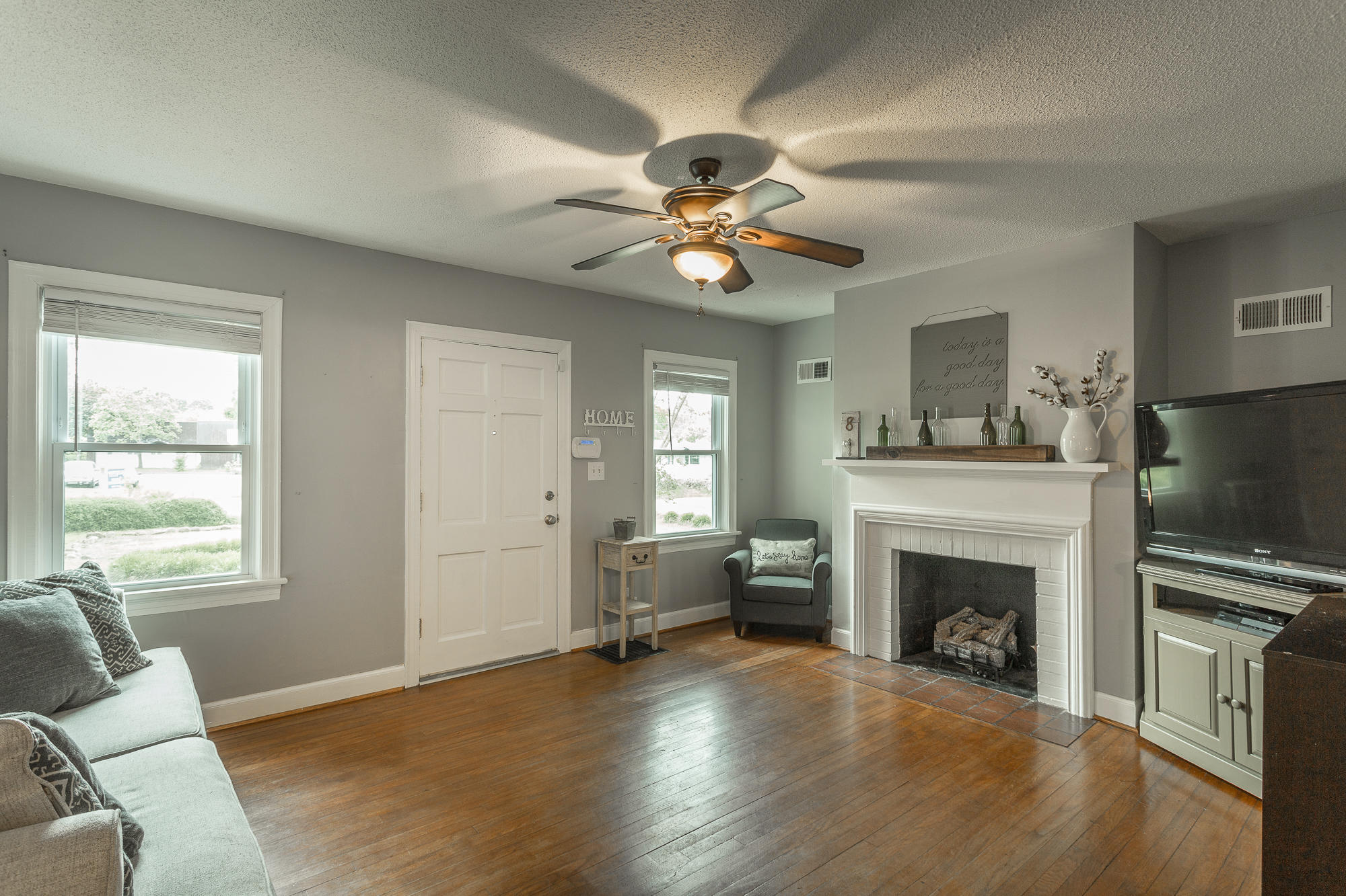 6234 East Brainerd Road Chattanooga, TN 37421 - Photo 4 of 32 Living Room