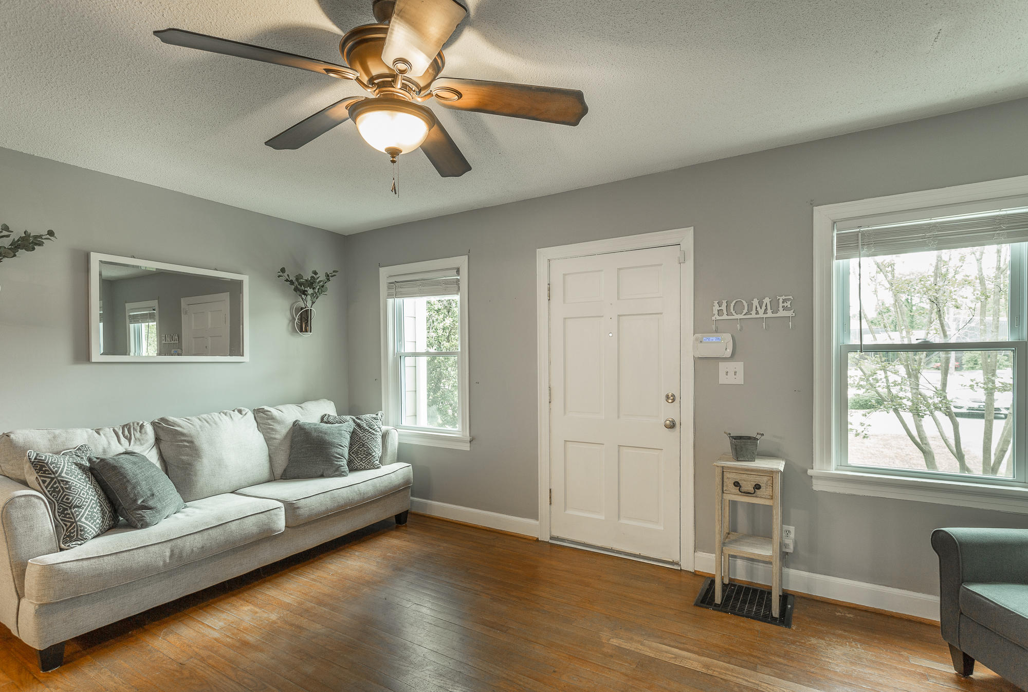 6234 East Brainerd Road Chattanooga, TN 37421 - Photo 5 of 32 Living Room