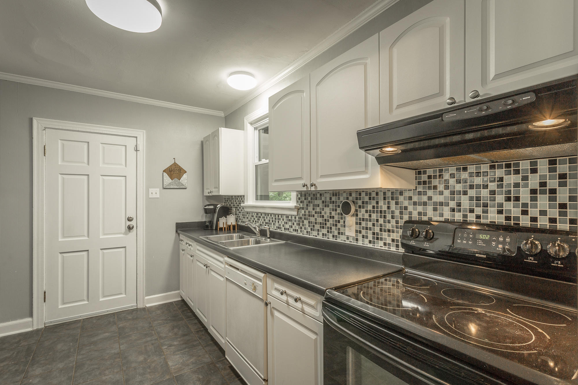 6234 East Brainerd Road Chattanooga, TN 37421 - Photo 7 of 32 Kitchen