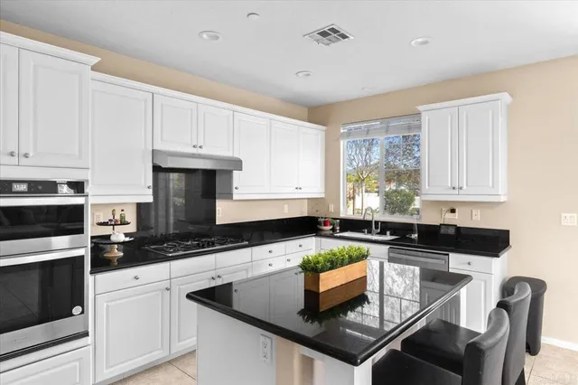 $760,000 | 4163 Lake Cir Drive, Fallbrook, CA 92028