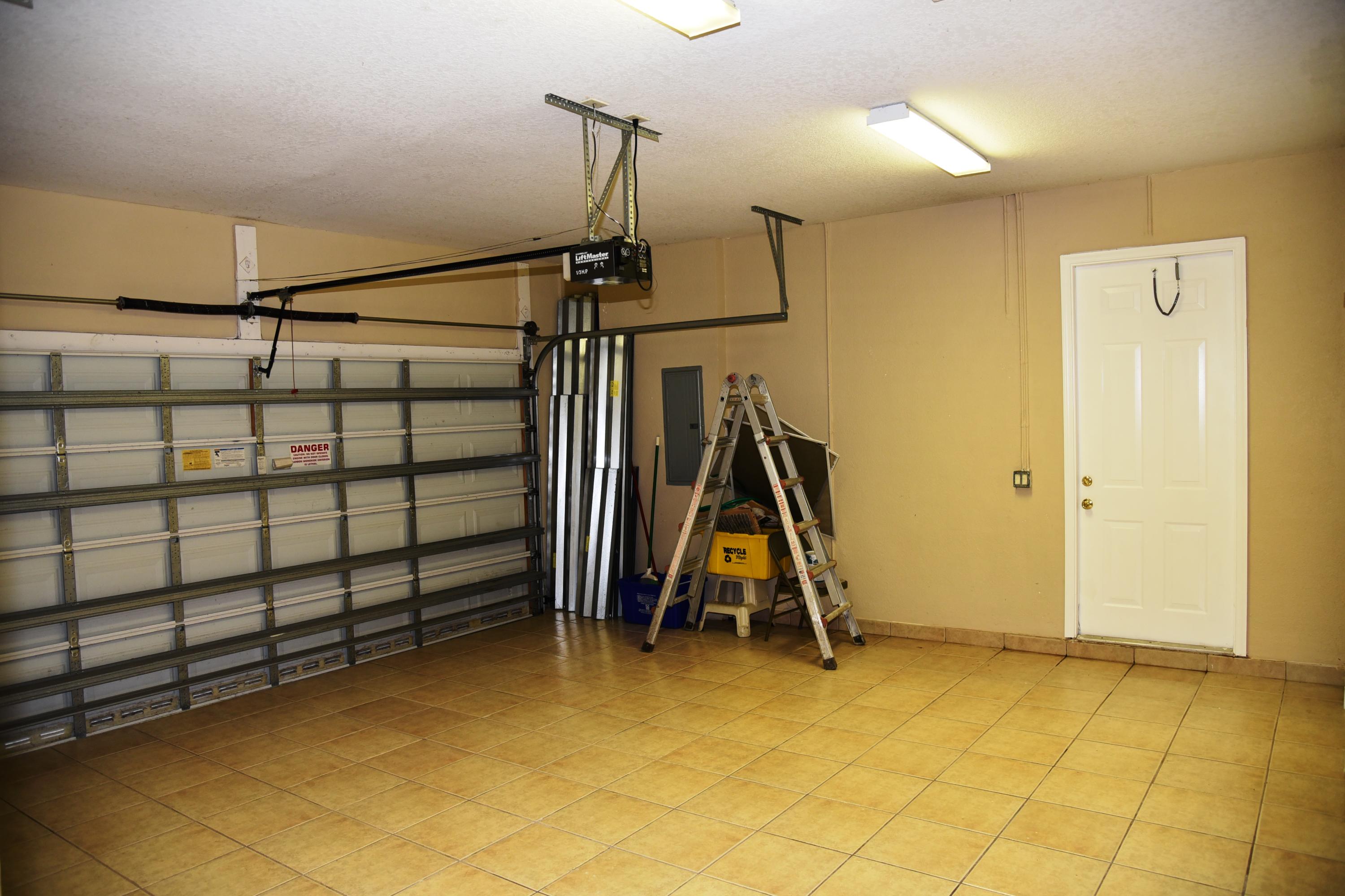 443 Cresta Circle West Palm Beach, FL 33413 - Photo 19 of 22 Garage