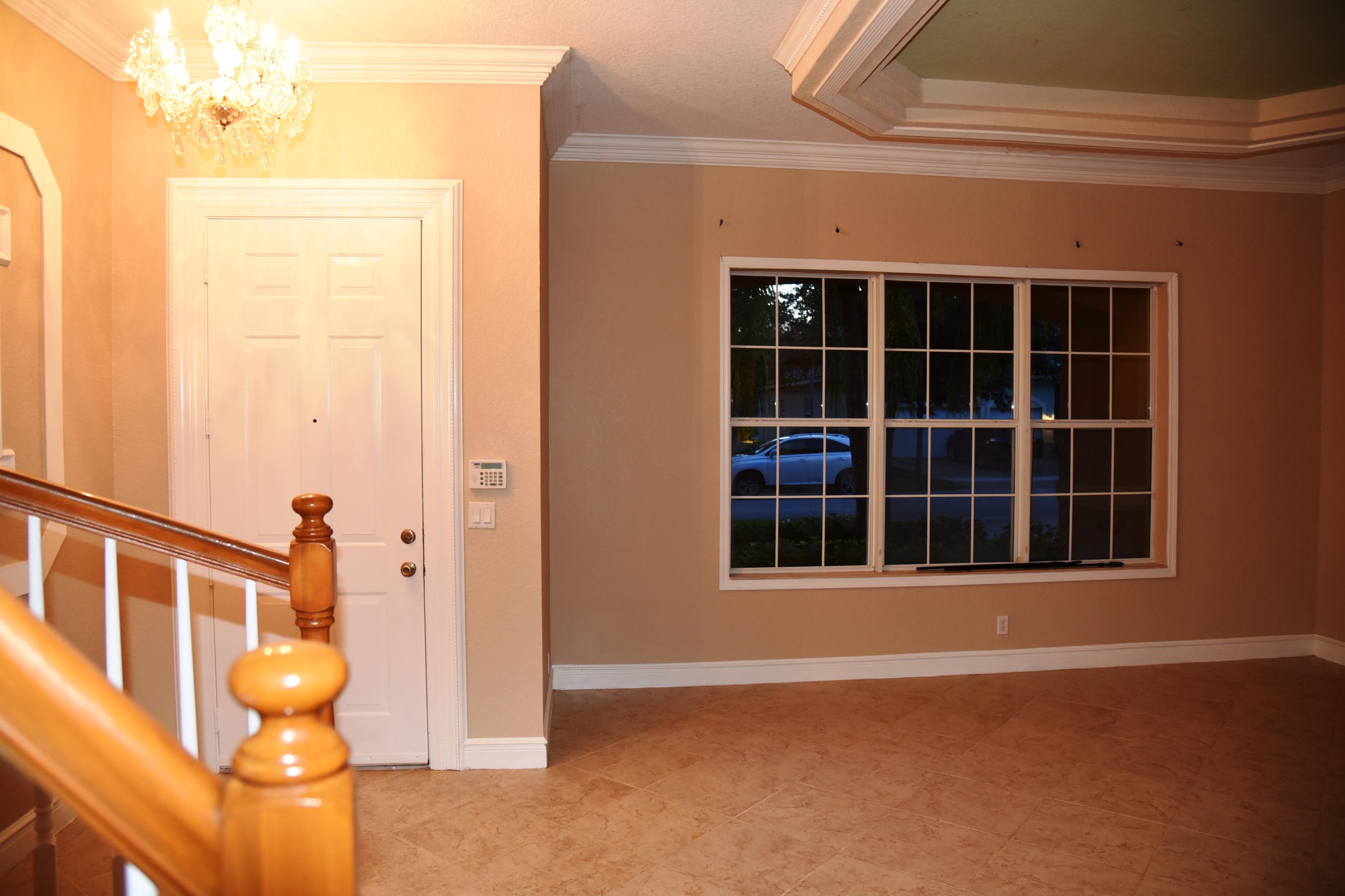 443 Cresta Circle West Palm Beach, FL 33413 - Photo 4 of 22 Front Door Area