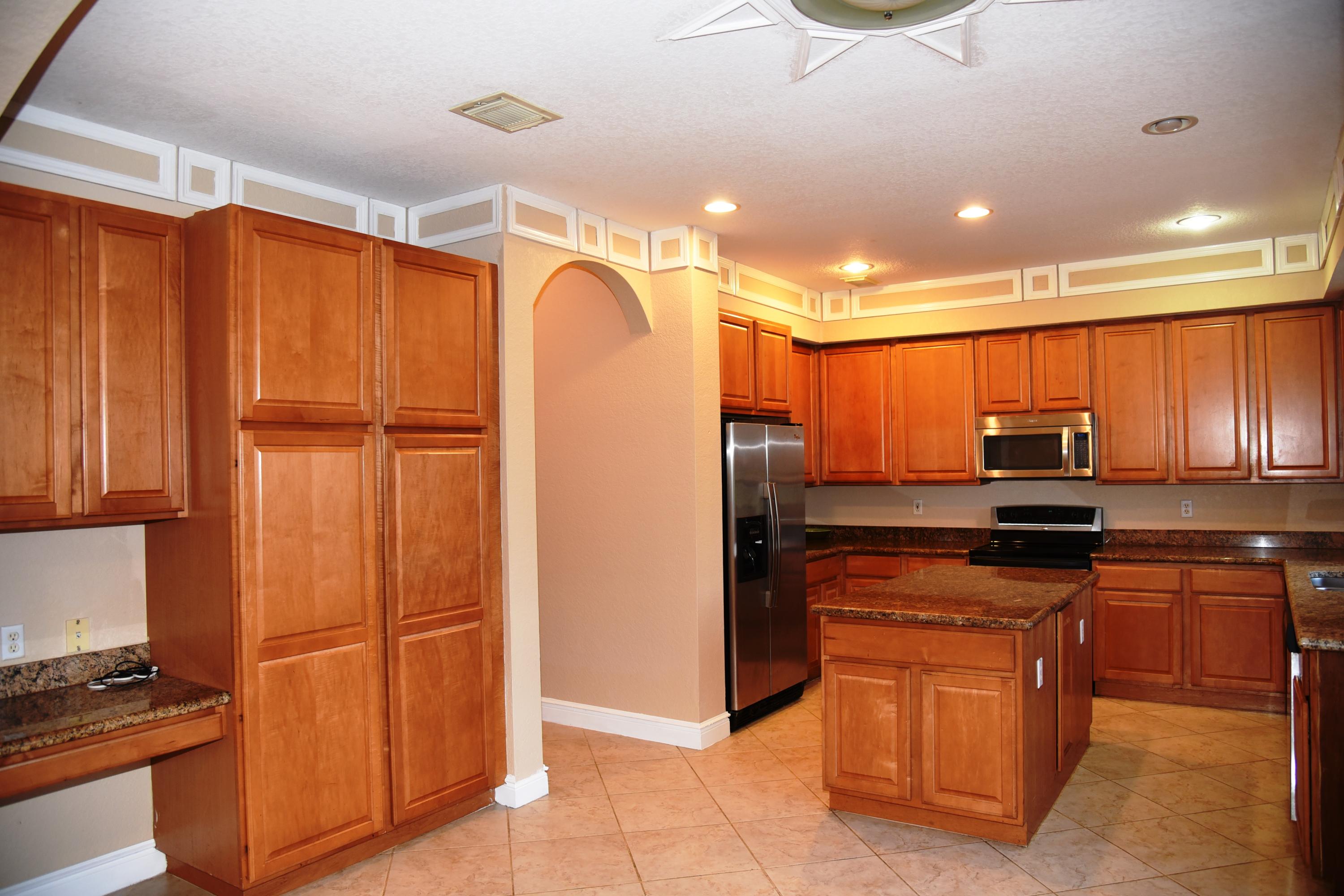 443 Cresta Circle West Palm Beach, FL 33413 - Photo 8 of 22 Kitchen