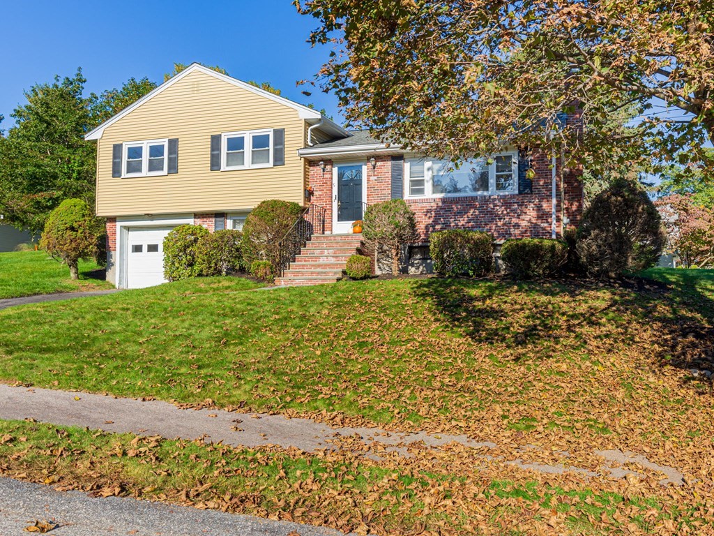 9 Greenleaf Road Norwood, MA 02062 - Photo 3 of 23 Gallery Image 3