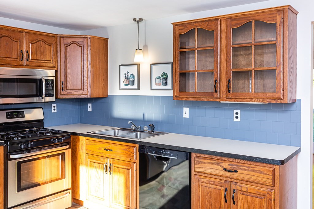9 Greenleaf Road Norwood, MA 02062 - Photo 10 of 23 Gallery Image 10