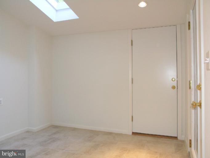 1646 Waters Edge Lane Reston, VA 20190 - Photo 14 of 30 a view of small space