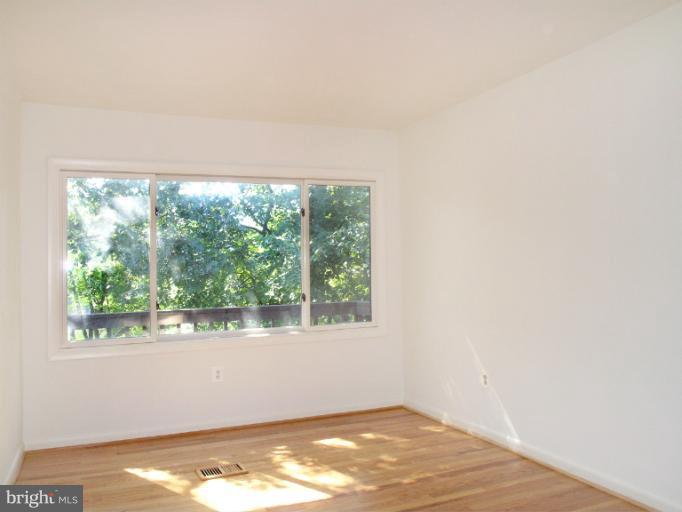 1646 Waters Edge Lane Reston, VA 20190 - Photo 4 of 30 an empty room with a window