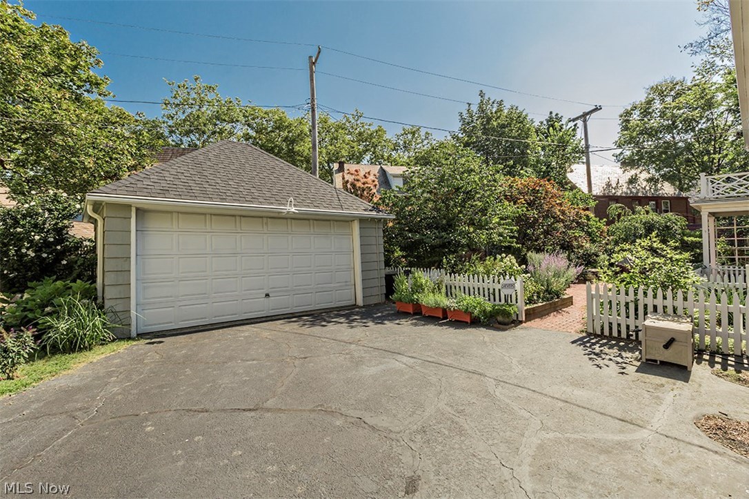 15015 Onaway Road Cleveland, OH 44120 - Photo 4 of 35