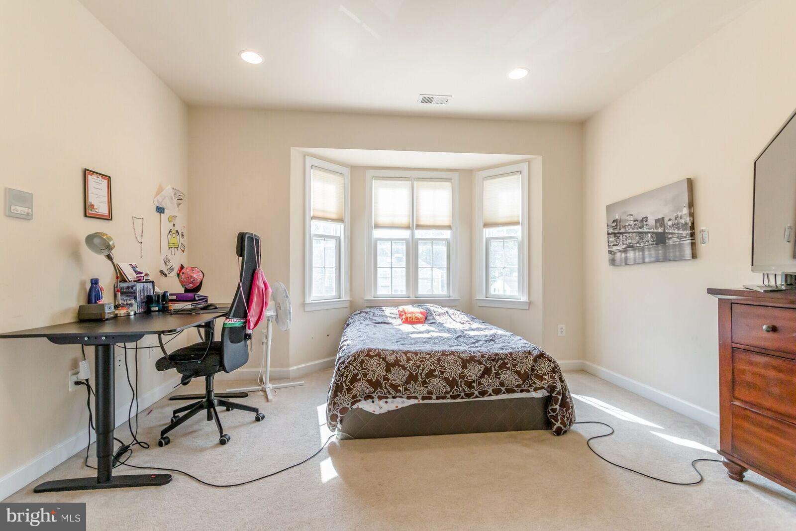 5409 Heming Avenue Springfield, VA 22151 - Photo 18 of 27 Bedroom