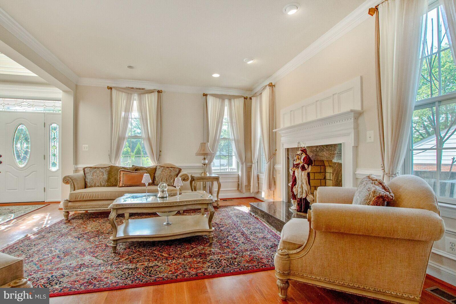 5409 Heming Avenue Springfield, VA 22151 - Photo 4 of 27 Family Room