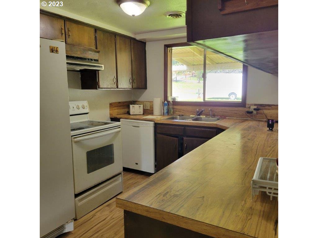2715 Doerner Road Roseburg, OR 97471 - Photo 14 of 32