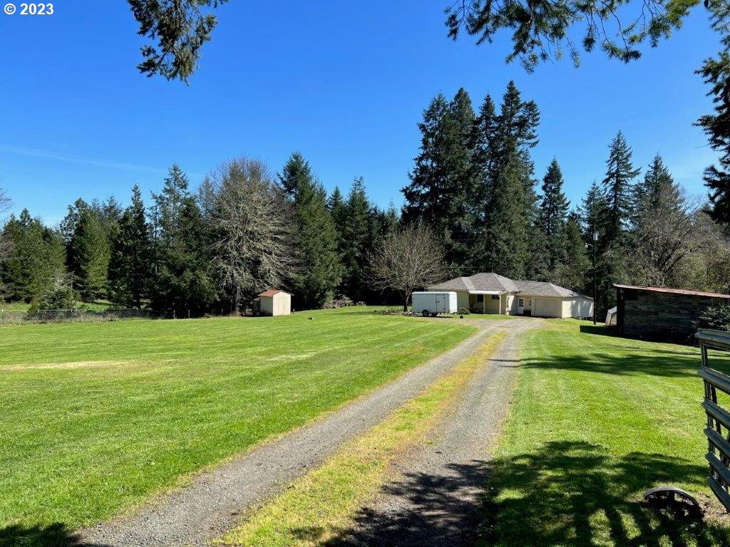 2715 Doerner Road Roseburg, OR 97471 - Photo 2 of 32