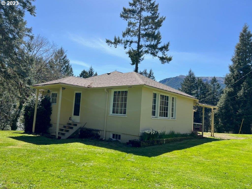2715 Doerner Road Roseburg, OR 97471 - Photo 3 of 32