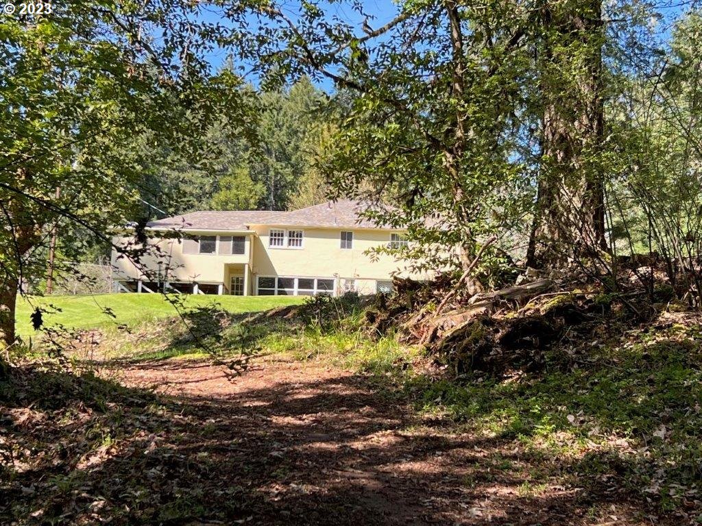 2715 Doerner Road Roseburg, OR 97471 - Photo 6 of 32