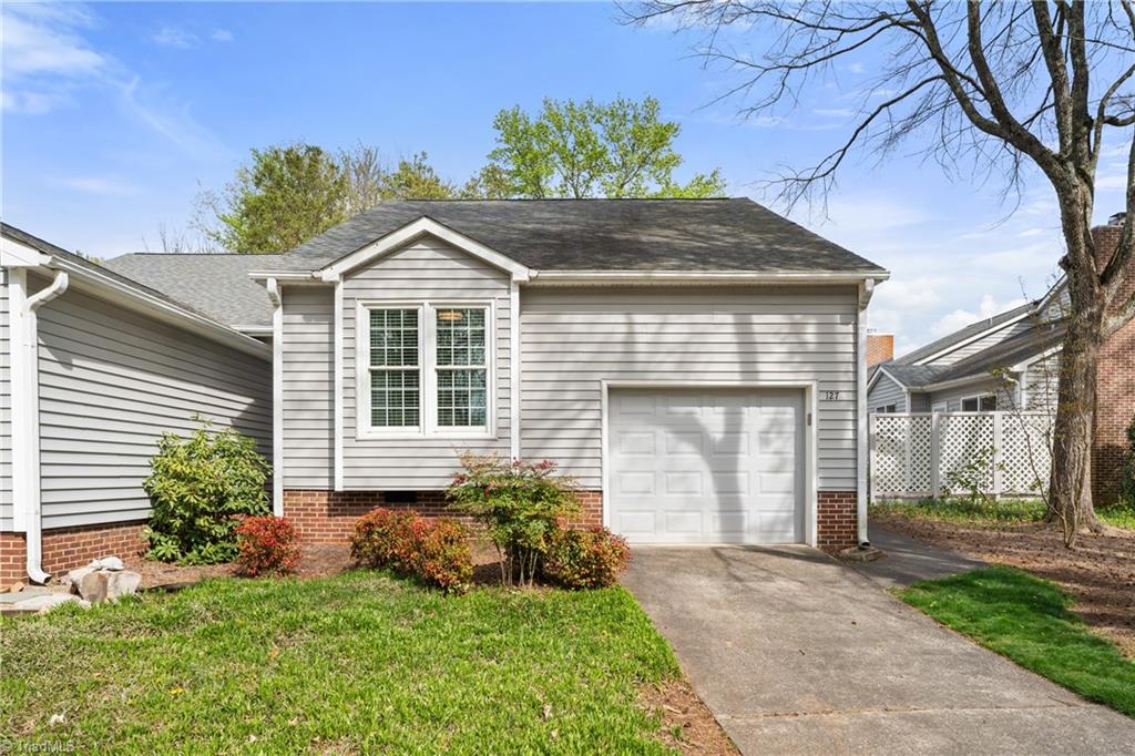 127 Pebble Rdg Lane Winston-Salem, NC 27104 - Photo 2 of 25