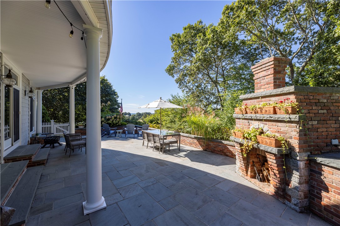 35 Wicklow Road Westerly, RI 02891 - Photo 4 of 48