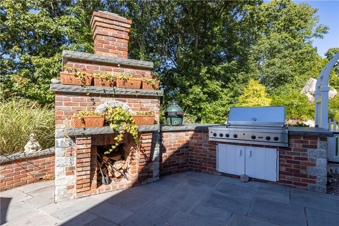 35 Wicklow Road Westerly, RI 02891 - Photo 5 of 48