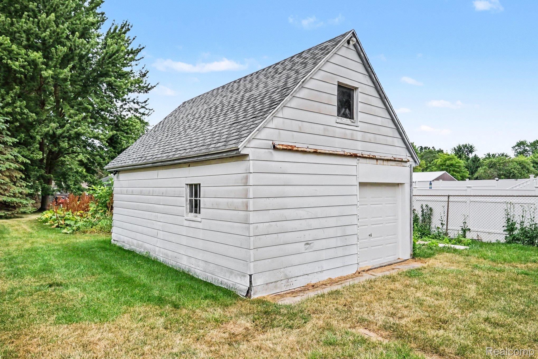 5199 Lapeer Road Burton, MI 48509 - Photo 15 of 19 Second Garage