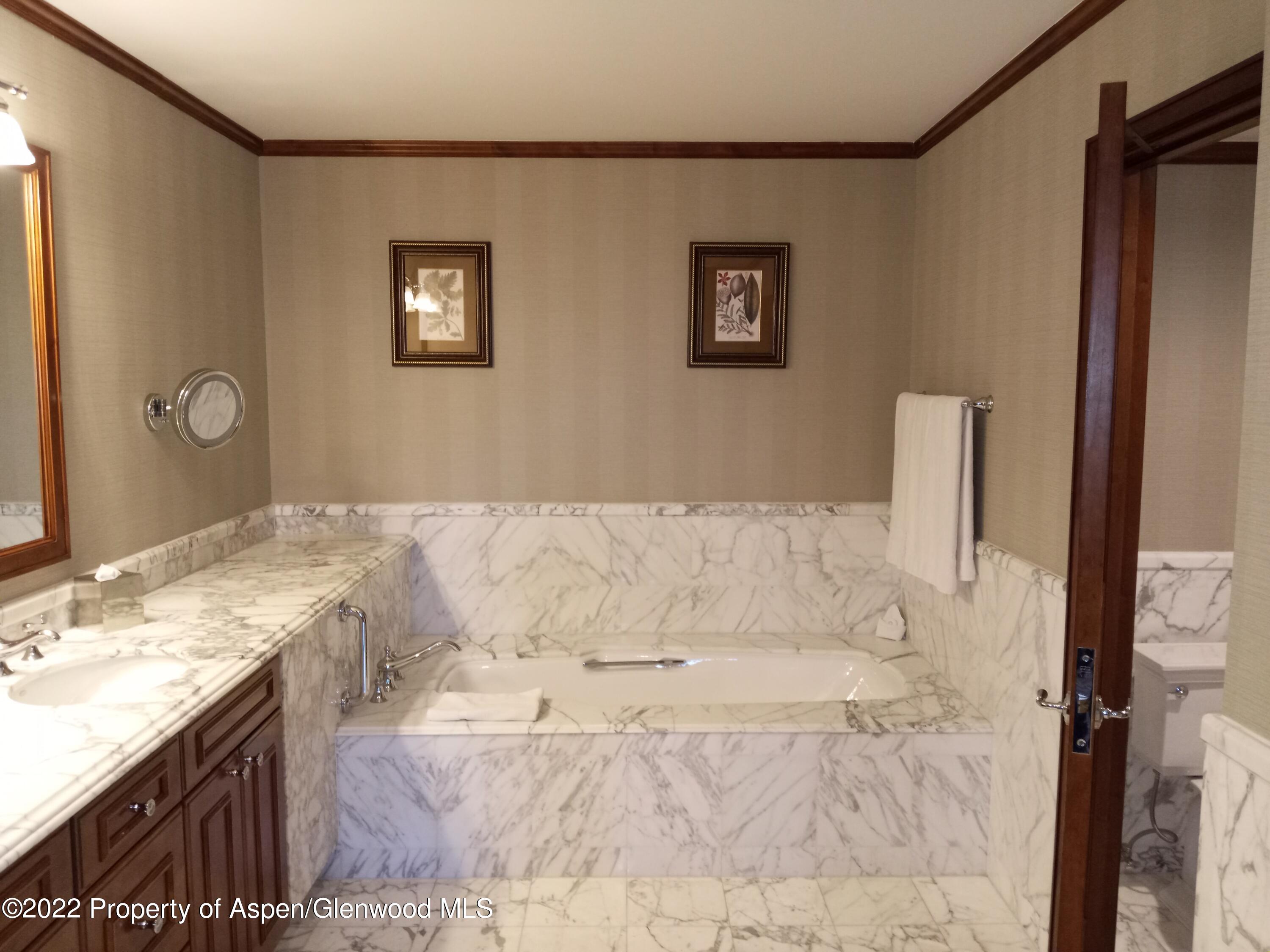 75 Prospector Road, Unit 8408 WINTER INTEREST #6 Aspen, CO 81611 - Photo 12 of 22 20221021_132113