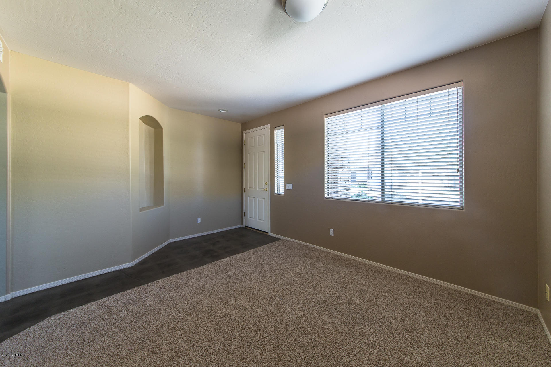 2609 East Carson Road Phoenix, AZ 85042 - Photo 5 of 25