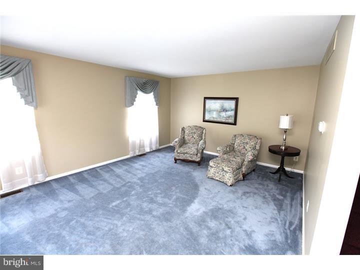 37 Willow Ridge Road Marlton, NJ 08053 - Photo 9 of 18 Living Room