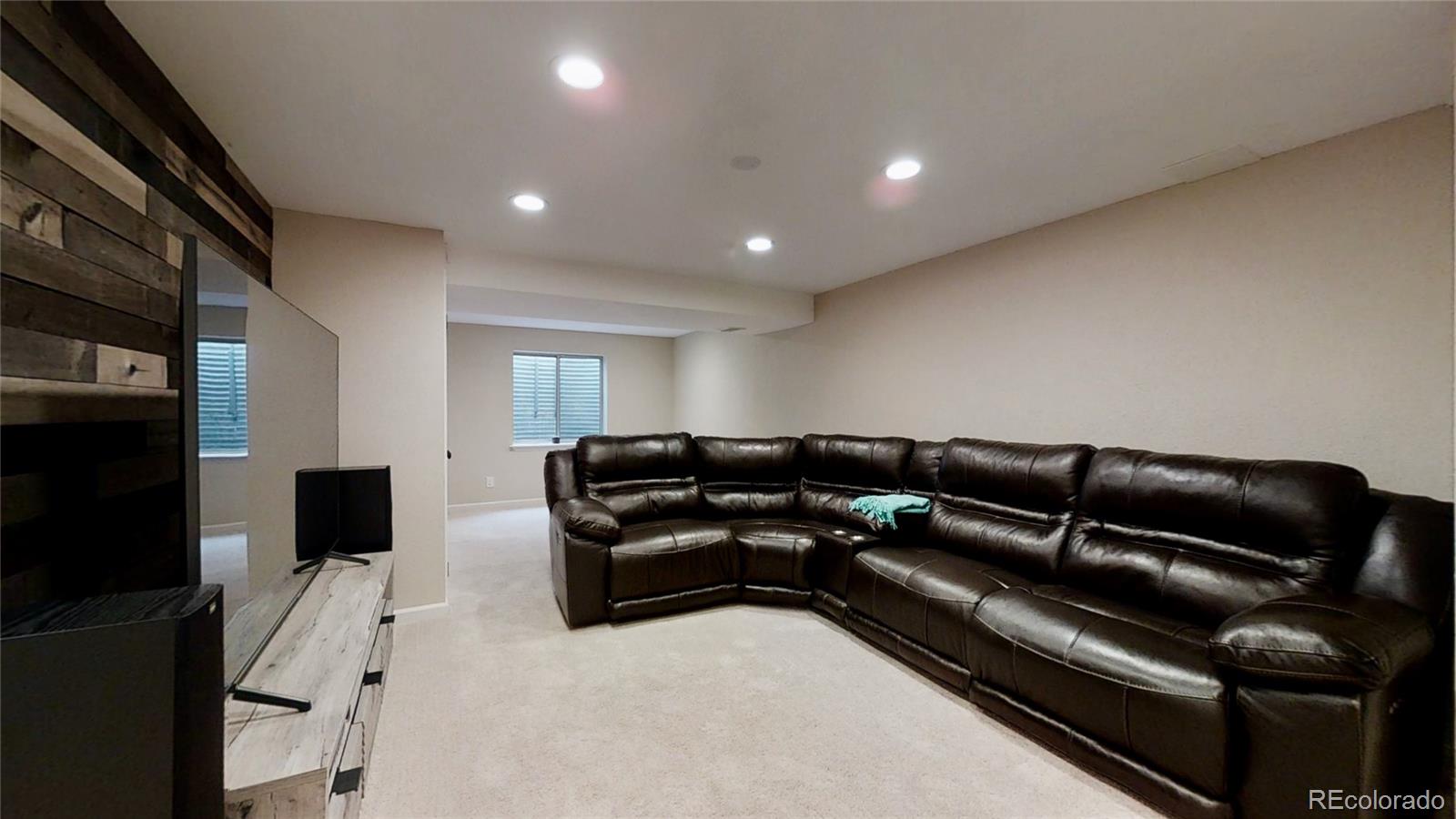 9263 Montrose Way Highlands Ranch, CO 80126 - Photo 24 of 30 Gallery Image 24
