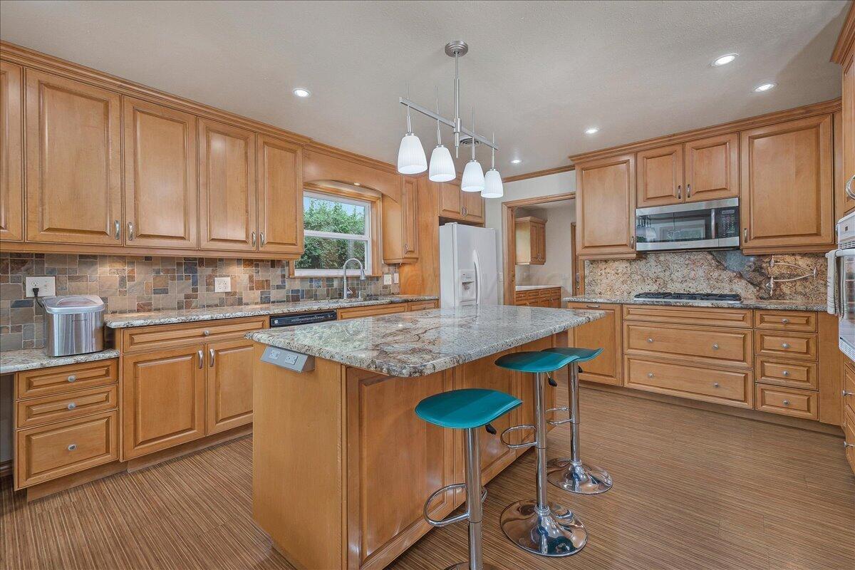 6215 Elmhurst Road Amarillo, TX 79106 - Photo 11 of 33 11-Kitchen 2