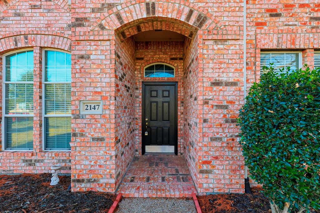 2147 Hunt Club Trail Frisco, TX 75033 - Photo 4 of 27 a front view of a house with a garden