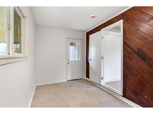 a view of an empty room and window
