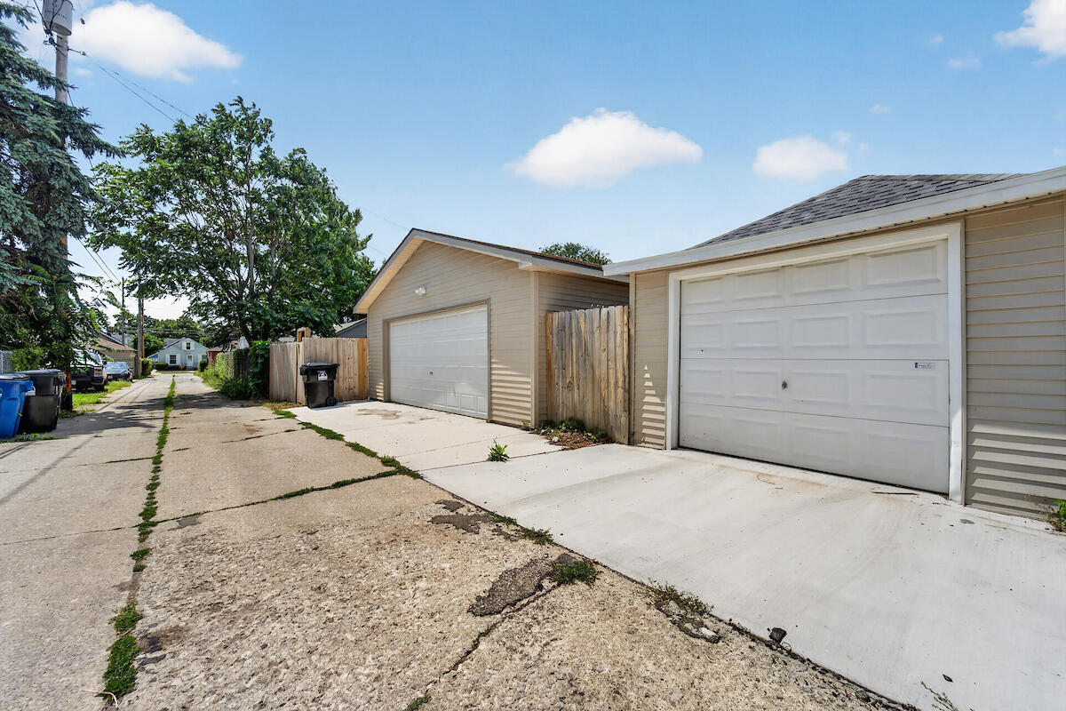 2045 Deane Boulevard Racine, WI 53403 - Photo 19 of 22 DSC05260