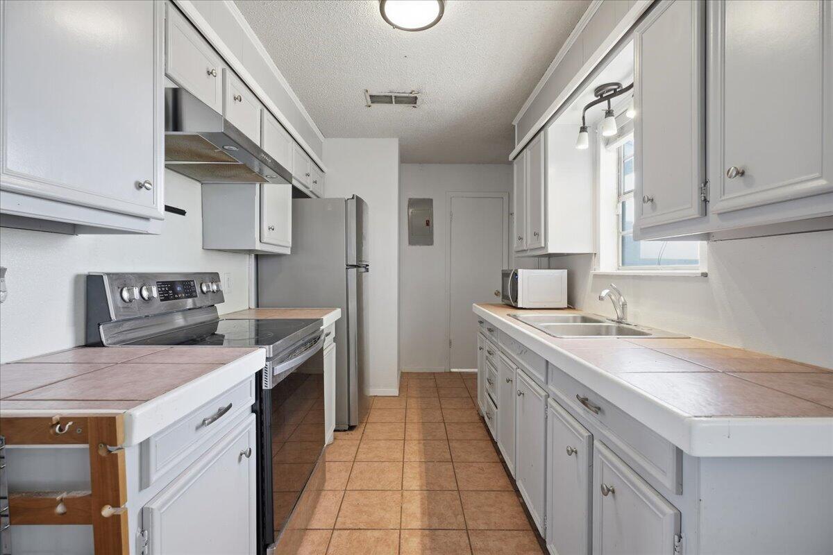 804 East 79th Street Lubbock, TX 79404 - Photo 3 of 12 03-nmdm-E79th-3